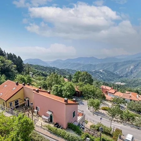 2 Bedroom Gorgeous In Magliolo-finale Ligure Feriehus