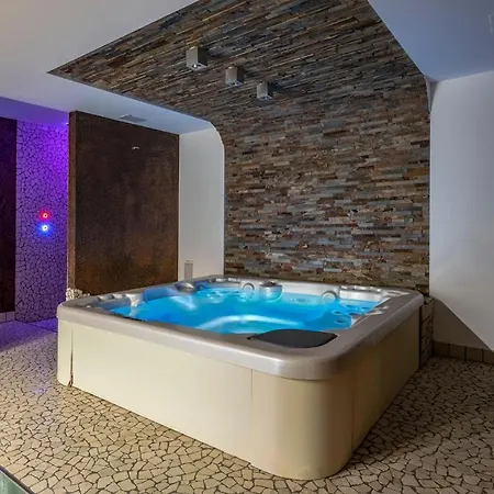 2 Bedroom Gorgeous In Magliolo-finale Ligure *
